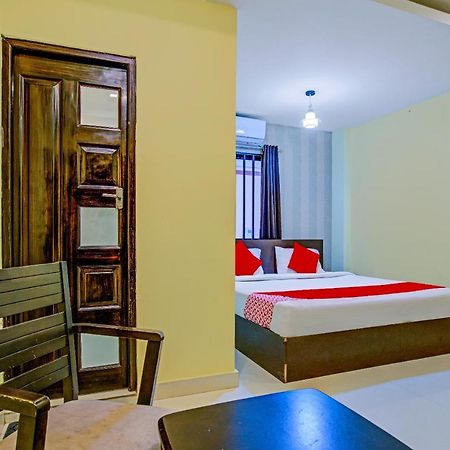 Oyo Flagship 77876 Amigo Suites Kochi ภายนอก รูปภาพ