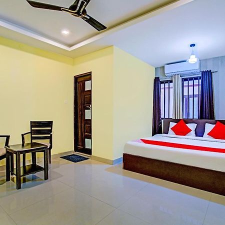 Oyo Flagship 77876 Amigo Suites Kochi ภายนอก รูปภาพ