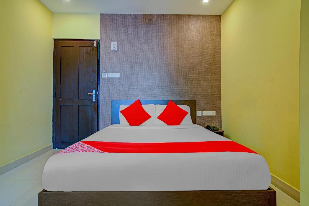 Oyo Flagship 77876 Amigo Suites Kochi ภายนอก รูปภาพ