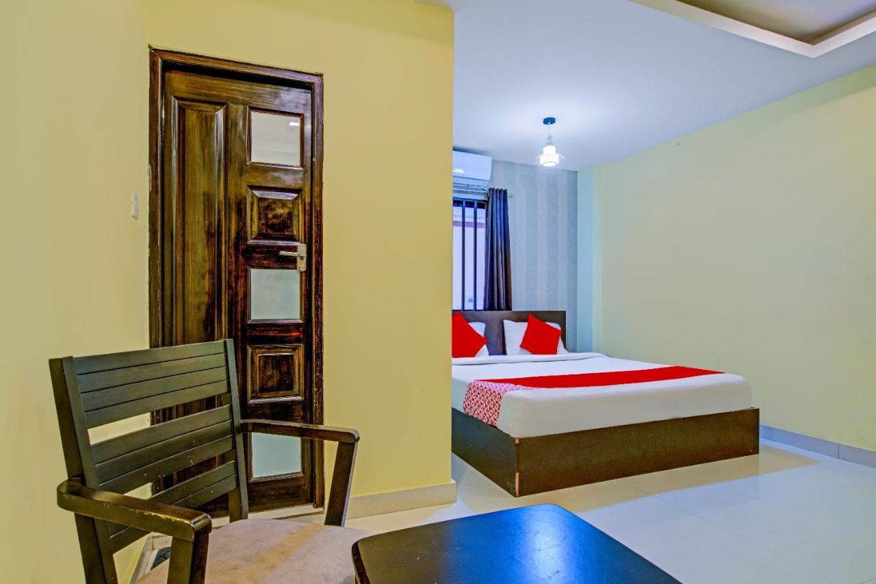 Oyo Flagship 77876 Amigo Suites Kochi ภายนอก รูปภาพ