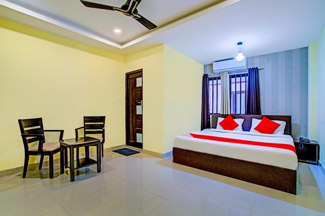 Oyo Flagship 77876 Amigo Suites Kochi ภายนอก รูปภาพ