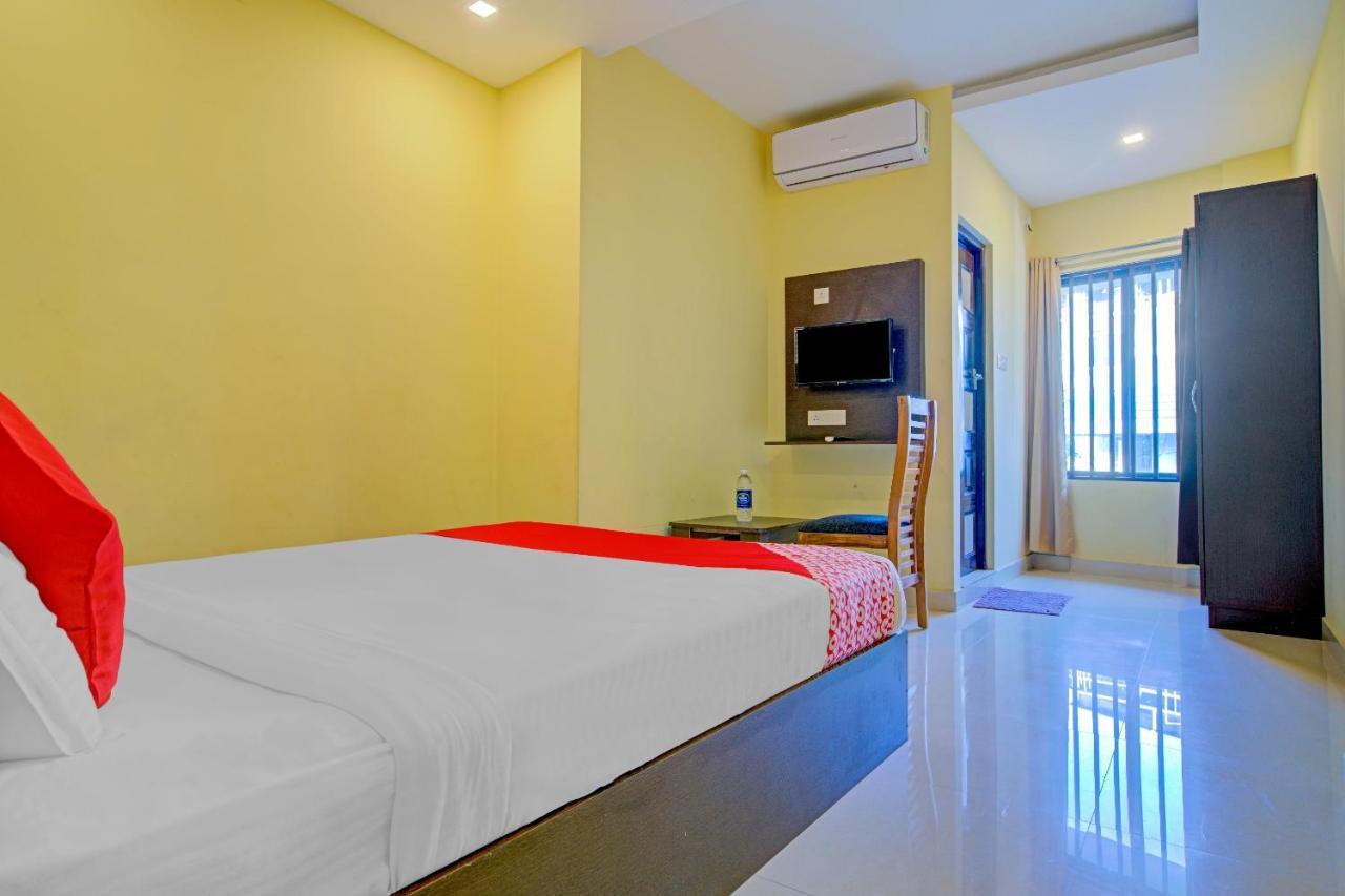 Oyo Flagship 77876 Amigo Suites Kochi ภายนอก รูปภาพ