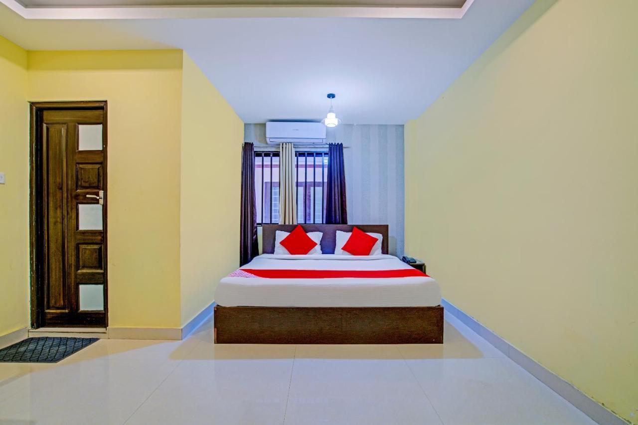 Oyo Flagship 77876 Amigo Suites Kochi ภายนอก รูปภาพ