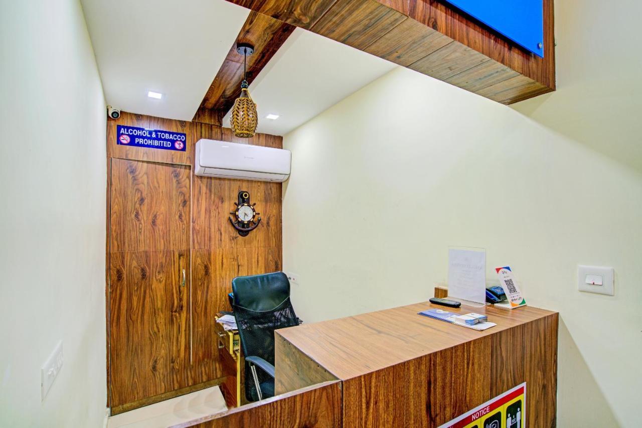 Oyo Flagship 77876 Amigo Suites Kochi ภายนอก รูปภาพ