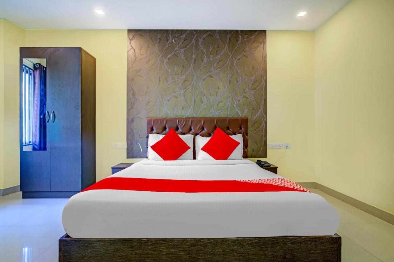 Oyo Flagship 77876 Amigo Suites Kochi ภายนอก รูปภาพ